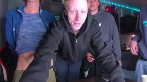 Snapshot of esthetics_boys chatting on 10.03.25 LOUIS online show from 10.03.25