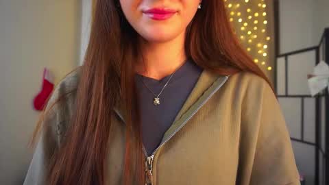 Snapshot of estrellabecnel chatting on 12.17.25 Anna online show from 12.17.25