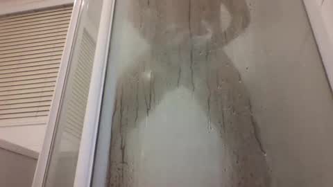 Snapshot of etextratestacle chatting on 01.06.25 ET online show from 01.06.25