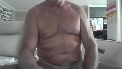 Snapshot of etextratestacle chatting on 01.23.25 ET online show from 01.23.25