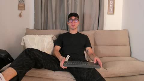 etham_wolf1 online show from 03.25.26