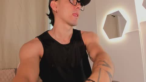 Snapshot of etham_wolf1 chatting on 04.09.26 etham_wolf1 online show from 04.09.26