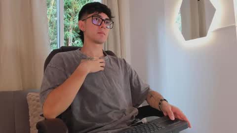 Snapshot of etham_wolf1 chatting on 04.11.26 etham_wolf1 online show from 04.11.26