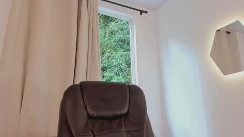 Snapshot of etham_wolf1 chatting on 04.15.26 etham_wolf1 online show from 04.15.26