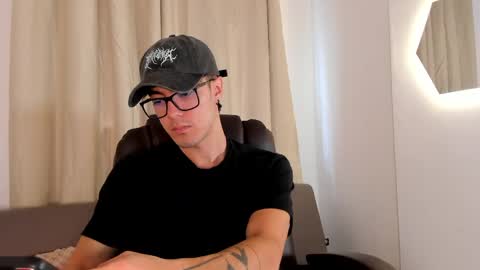 Snapshot of etham_wolf1 chatting on 04.17.26 etham_wolf1 online show from 04.17.26