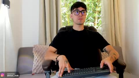 Snapshot of etham_wolf1 chatting on 04.25.26 etham_wolf1 online show from 04.25.26