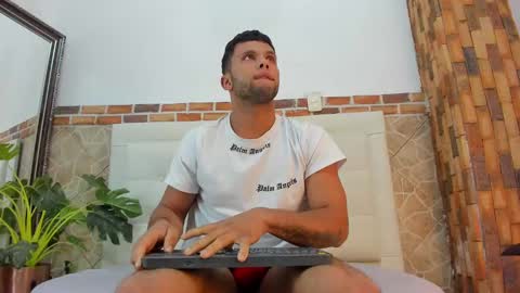 Snapshot of ethan_helmut chatting on 01.20.25 ethan helmut online show from 01.20.25