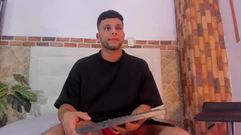 Snapshot of ethan_helmut chatting on 01.25.25 ethan helmut online show from 01.25.25