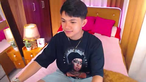 Snapshot of ethan_lauren chatting on 04.16.26 ethan_lauren online show from 04.16.26
