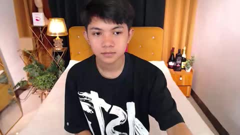 Snapshot of ethan_lauren chatting on 04.30.26 ethan_lauren online show from 04.30.26