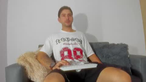 Snapshot of ethan_mullers1 chatting on 02.08.25 Ethan Muller online show from 02.08.25