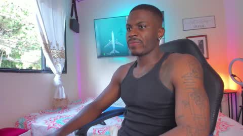 Snapshot of ethan_travis0 chatting on 11.22.25 ethan travis online show from 11.22.25