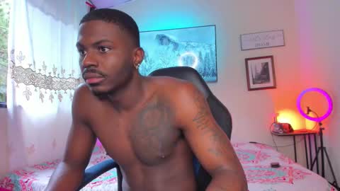 Snapshot of ethan_travis0 chatting on 12.05.25 ethan travis online show from 12.05.25