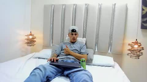 Snapshot of ethan_wolfe chatting on 02.27.26 Mauricio Marin Antia online show from 02.27.26