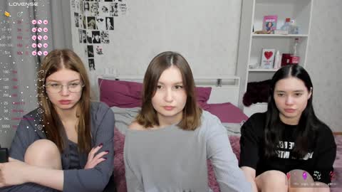 Veronica Tiia Lilith left to right online show from 12.10.24