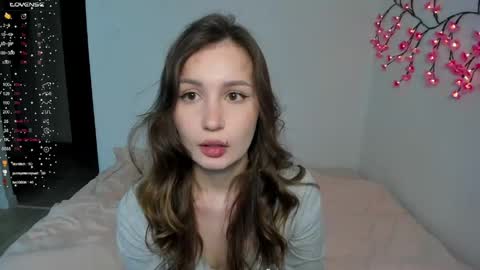 Veronica Tiia Lilith left to right online show from 04.16.26