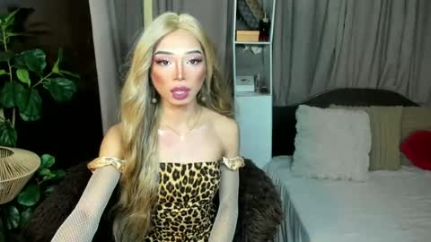 Snapshot of euphoric_goddess chatting on 06.13.26 euphoric_goddess online show from 06.13.26