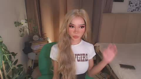 Snapshot of euphoric_goddess chatting on 06.20.26 euphoric_goddess online show from 06.20.26