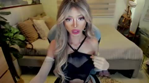 Snapshot of euphoric_goddess chatting on 07.25.26 euphoric_goddess online show from 07.25.26