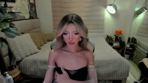 Snapshot of euphoric_goddess chatting on 08.06.26 euphoric_goddess online show from 08.06.26