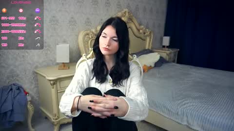 Snapshot of eustoliabondura chatting on 10.26.25 Pamula online show from 10.26.25