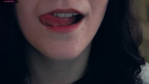 Snapshot of eustoliabondura chatting on 11.01.25 Pamula online show from 11.01.25