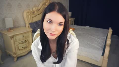 Snapshot of eustoliabondura chatting on 11.09.25 Pamula online show from 11.09.25