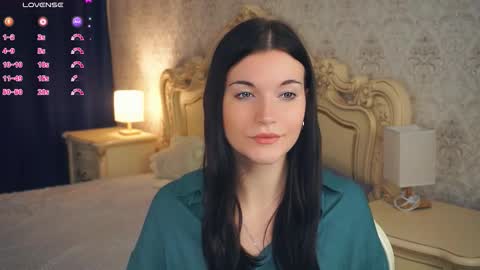 Snapshot of eustoliabondura chatting on 11.22.25 Pamula online show from 11.22.25