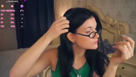 Snapshot of eustoliabondura chatting on 11.23.25 Pamula online show from 11.23.25