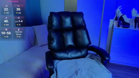 Snapshot of eva_conors_ chatting on 10.08.25 Eva online show from 10.08.25