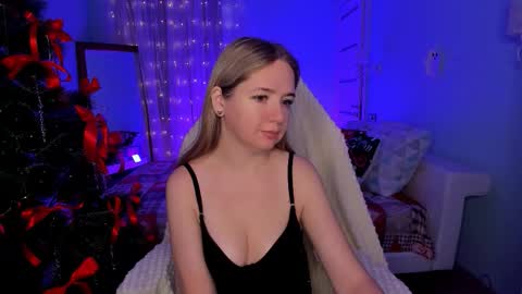 Snapshot of eva_greys chatting on 12.16.25 Eva online show from 12.16.25