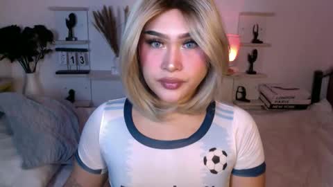 Queen Eva Mazikeen online show from 11.13.25