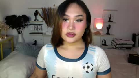 Queen Eva Mazikeen online show from 11.16.25