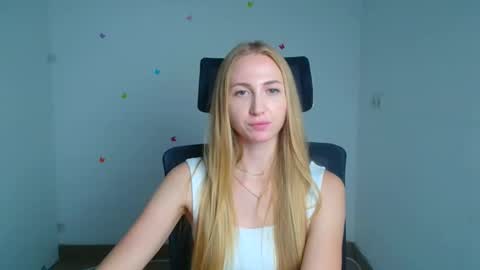 Snapshot of eva_oliviaa chatting on 10.15.25 Eva online show from 10.15.25