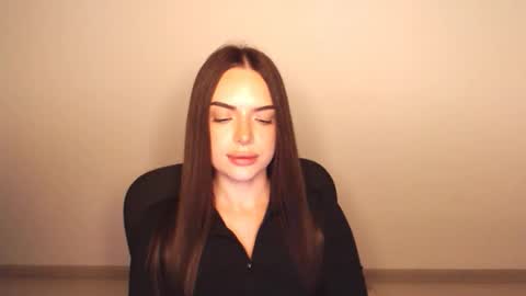 Snapshot of eva_rossee_ chatting on 10.01.25 Eva online show from 10.01.25