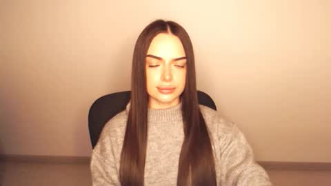 Snapshot of eva_rossee_ chatting on 10.10.25 Eva online show from 10.10.25
