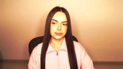 Snapshot of eva_rossee_ chatting on 10.18.25 Eva online show from 10.18.25