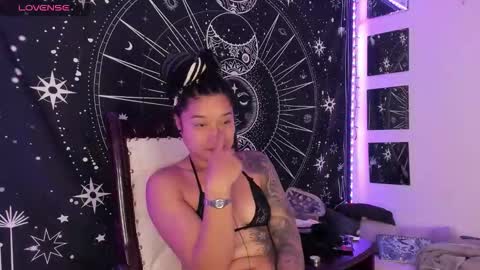 Snapshot of eva_sanderslee chatting on 10.05.25 Eva  online show from 10.05.25