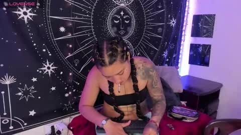 Snapshot of eva_sanderslee chatting on 10.15.25 Eva  online show from 10.15.25