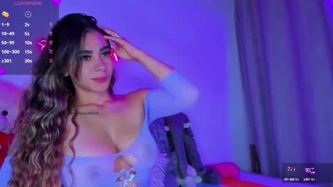 Eva Shinee online show from 10.17.25