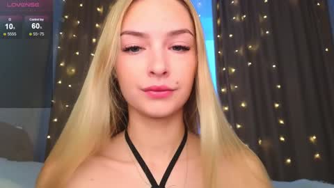 Snapshot of eva_vex chatting on 01.05.25 Hello Im Eva online show from 01.05.25