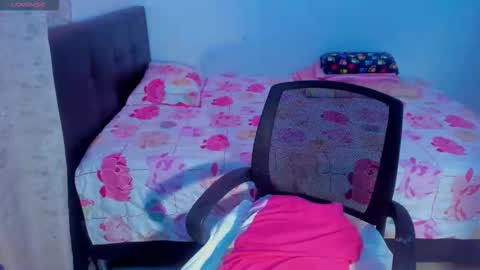 Snapshot of eva_xox chatting on 10.25.25 Eva online show from 10.25.25