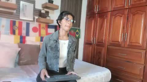 Snapshot of evaa_campbell chatting on 06.16.26 Eva online show from 06.16.26