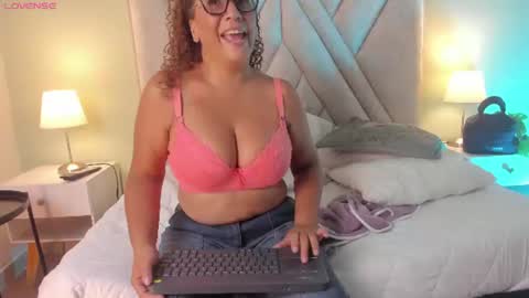 Snapshot of evaa_mills chatting on 07.14.26 Eva online show from 07.14.26