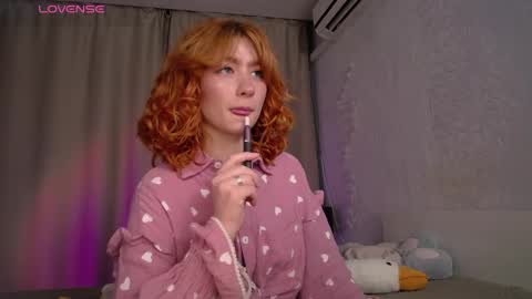 Snapshot of evaa_moonn_ chatting on 10.31.25 Eva online show from 10.31.25