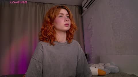 Snapshot of evaa_moonn_ chatting on 11.02.25 Eva online show from 11.02.25