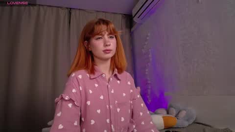 Snapshot of evaa_moonn_ chatting on 11.25.25 Eva online show from 11.25.25