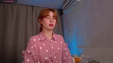 Snapshot of evaa_moonn_ chatting on 12.01.25 Eva online show from 12.01.25