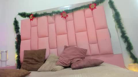 evaa_white online show from 12.18.25