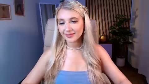 Snapshot of evacadooo chatting on 06.20.26 Eva online show from 06.20.26